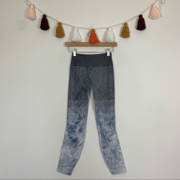 Lululemon Ebb To Train Tight Luna White Black Wash Leggings Size 2 - Picture 10 of 12